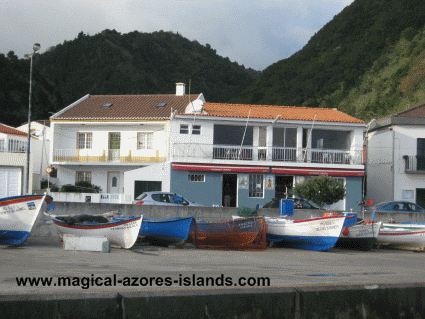 A restaurant in Ribeira Quente close to the marina