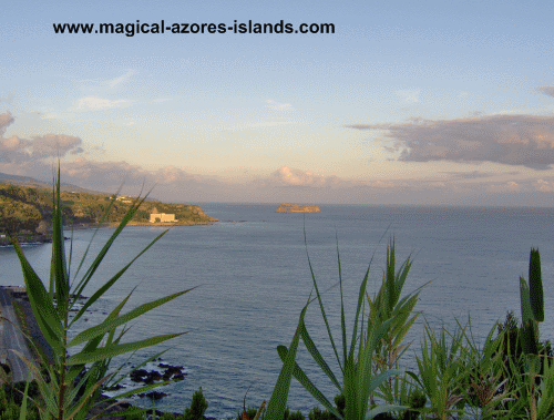 A view of Vila Franca do Campo Islet from the Caloura lookout 