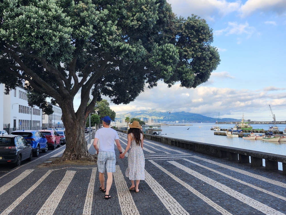 A walk along the Avenue in Ponta Delgada