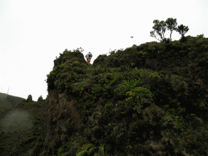 Hiking out of Lagoa do Fogo